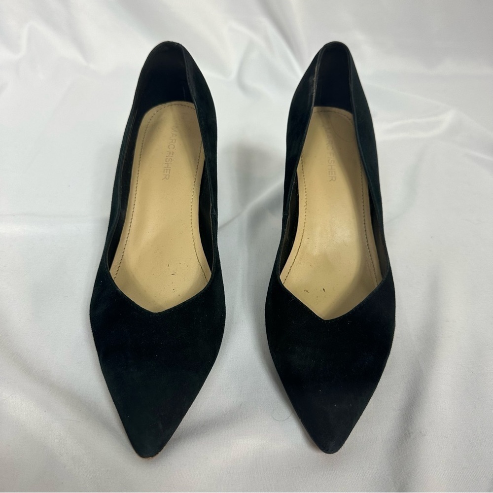 MARC Fisher Suede Black Pumps in Size 7.5M